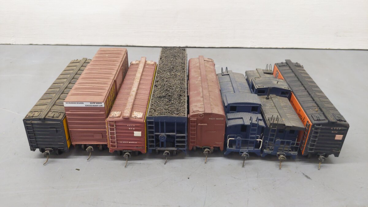 Varney & Others HO Scale Assorted Freight Cars: 36061, 314, 8154, 5551, 103 [8]