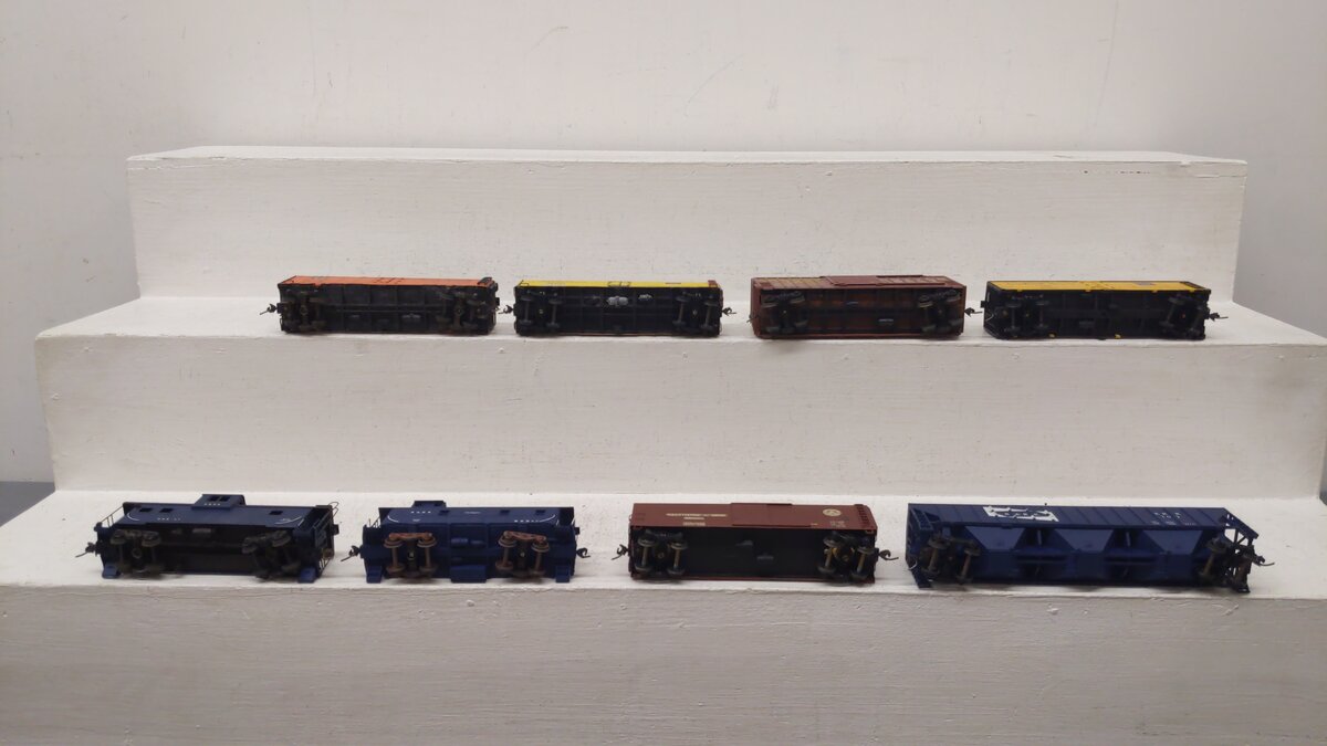 Varney & Others HO Scale Assorted Freight Cars: 36061, 314, 8154, 5551, 103 [8]