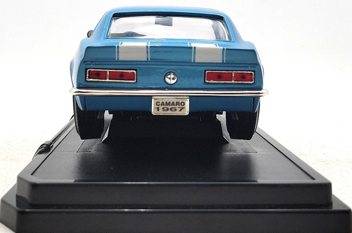 Road Signature 92188 1:18 Blue w/ White Stripes 1967 Chevrolet Camaro Z28 LN/Box