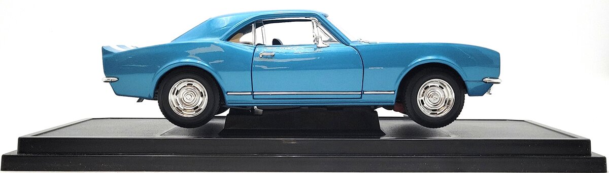 Road Signature 92188 1:18 Blue w/ White Stripes 1967 Chevrolet Camaro Z28 LN/Box