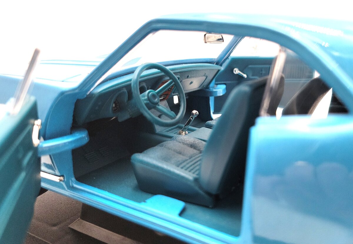 Road Signature 92188 1:18 Blue w/ White Stripes 1967 Chevrolet Camaro Z28 LN/Box
