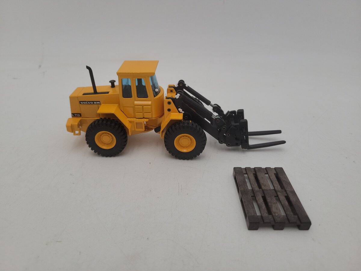 Joal 163 1:50 Scale Yellow Volvo BM L70 Compact W/Pallet Fork Diecast Metal