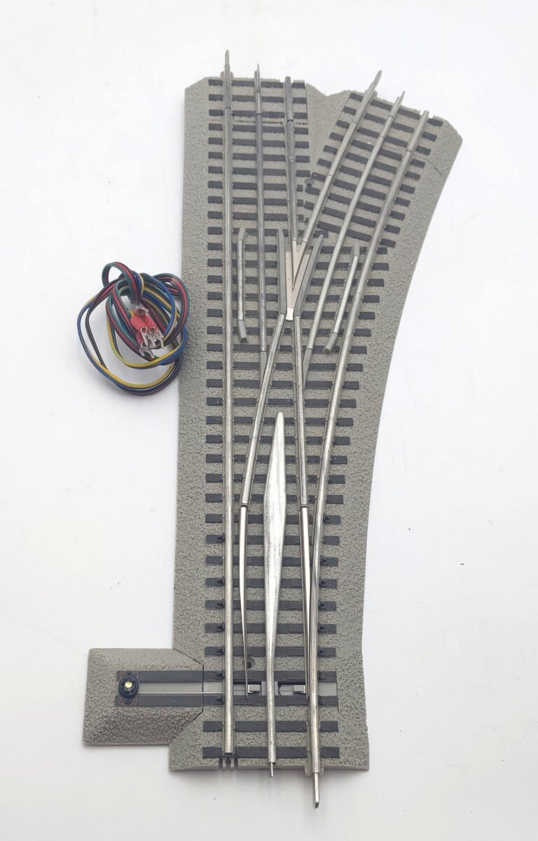Lionel 6-81952 O-72 Right Hand Fastrack Remote/Command Switch Turnout EX