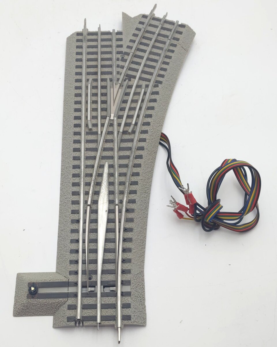 Lionel 6-81952 O-72 Right Hand Fastrack Remote/Command Switch Turnout EX