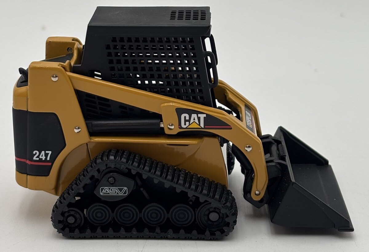 Norscot 55102 1:32 Caterpillar 247 Skid Steer Loader LN/Box