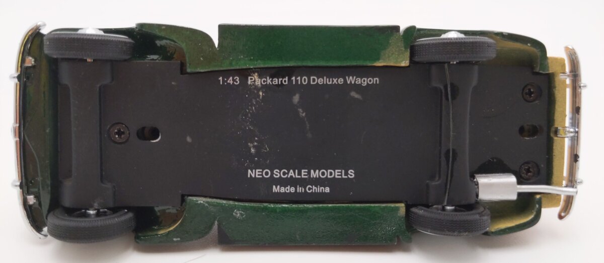 NEO 44650 1:43 Scale Die-Cast Packard 110 Deluxe Wagon EX