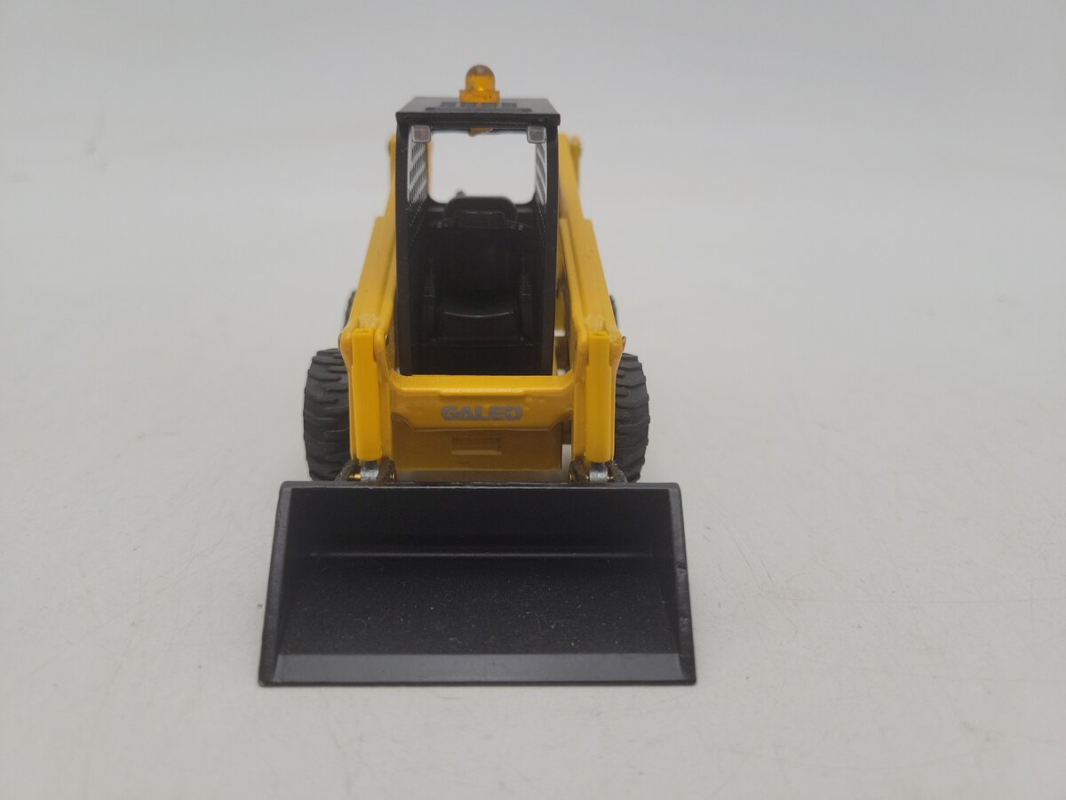 Komatsu SK815 1:32 Scale Yellow Komatsu Skid 815 Steer Loader Diecast Model EX/Box