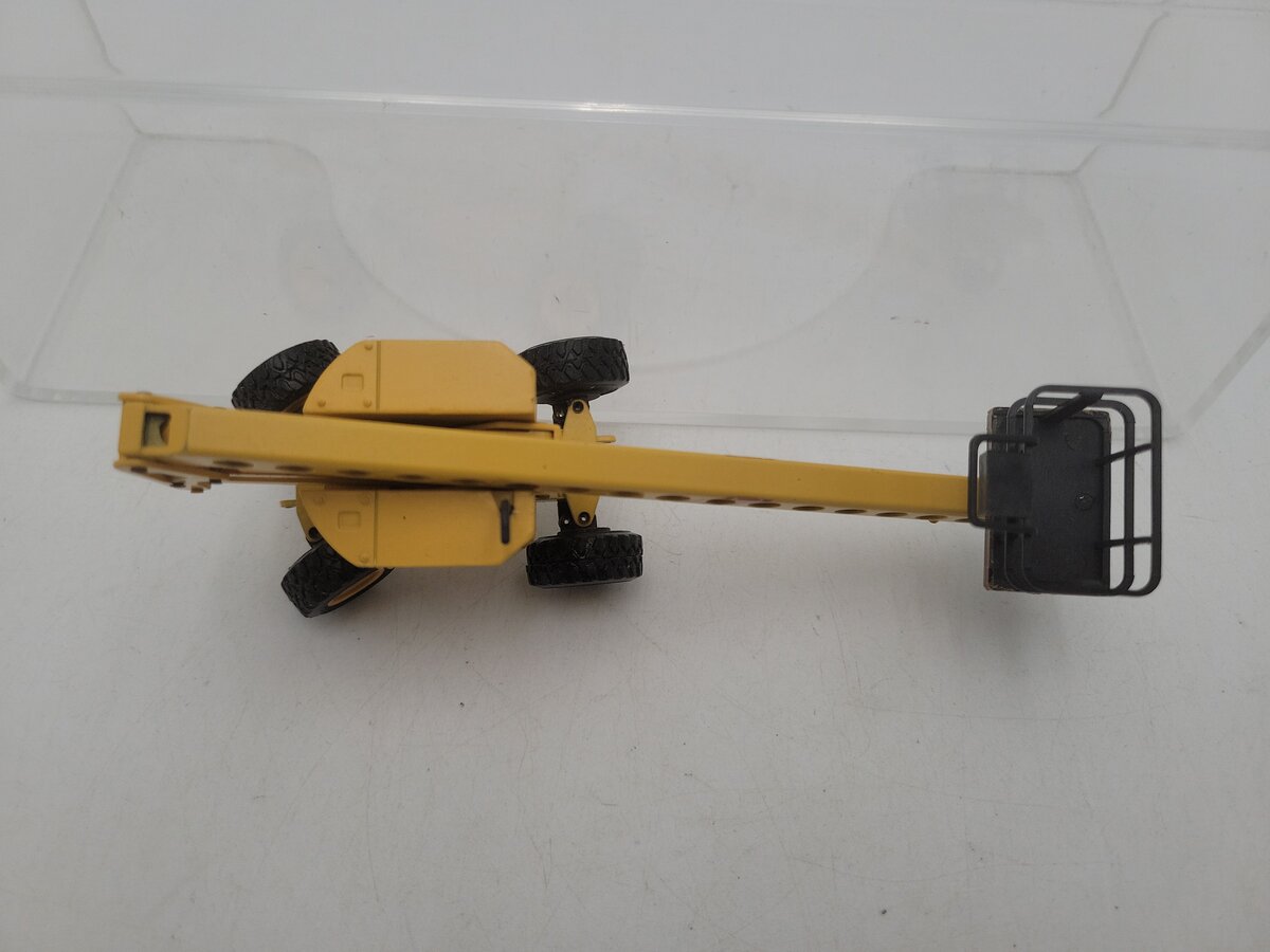 Conrad AMZ66 1:50 Scale Grove Manlift Self Propelled Aerial Work Platforms EX/Box