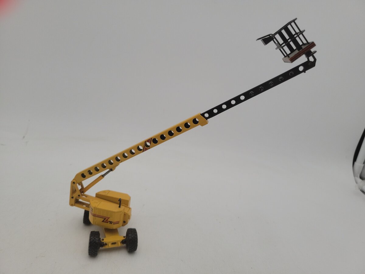 Conrad AMZ66 1:50 Scale Grove Manlift Self Propelled Aerial Work Platforms EX/Box