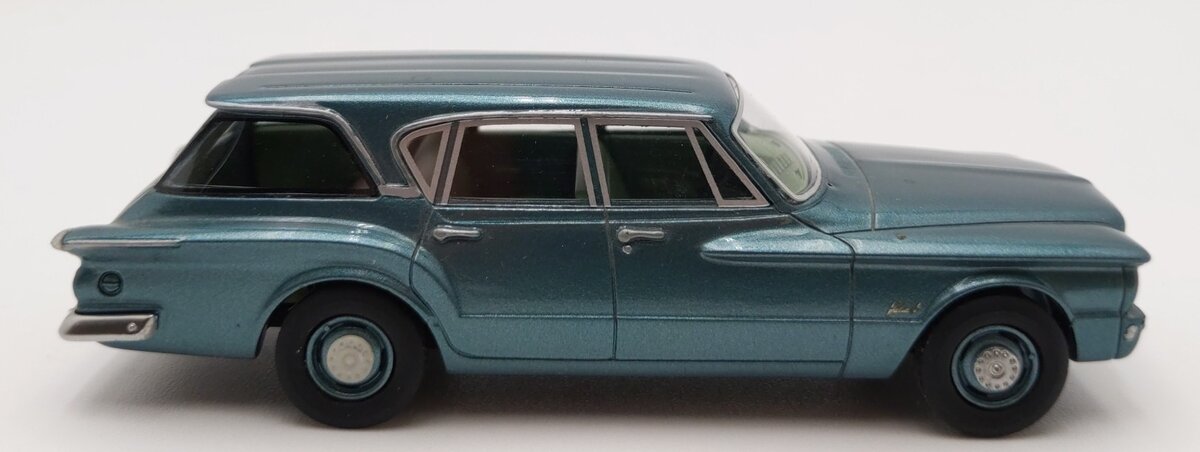 BOS Models 65439 1:43 Scale Die-Cast 1960 Plymouth Valiant Wagon EX