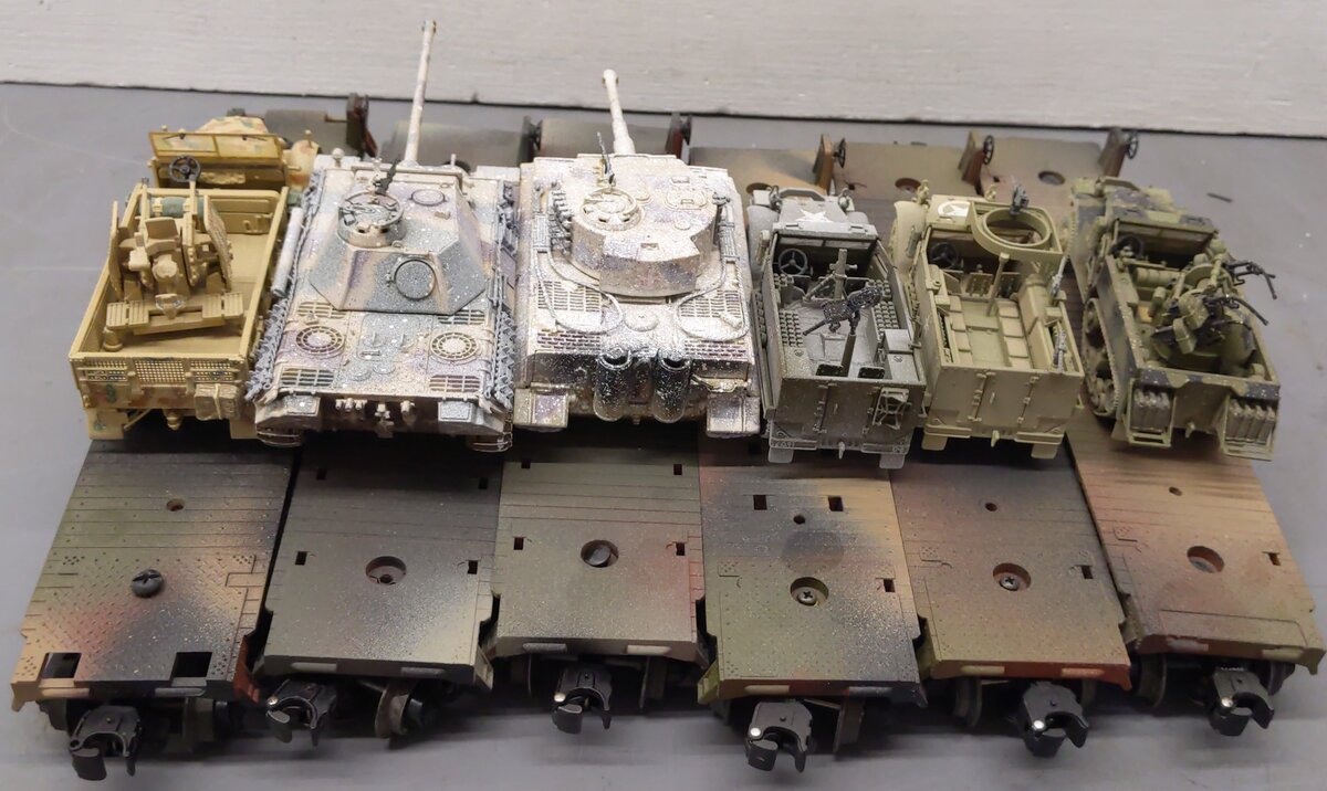 Lionel & Other O Gauge Assorted Custom Painted Flat Cars with Military Load [6]