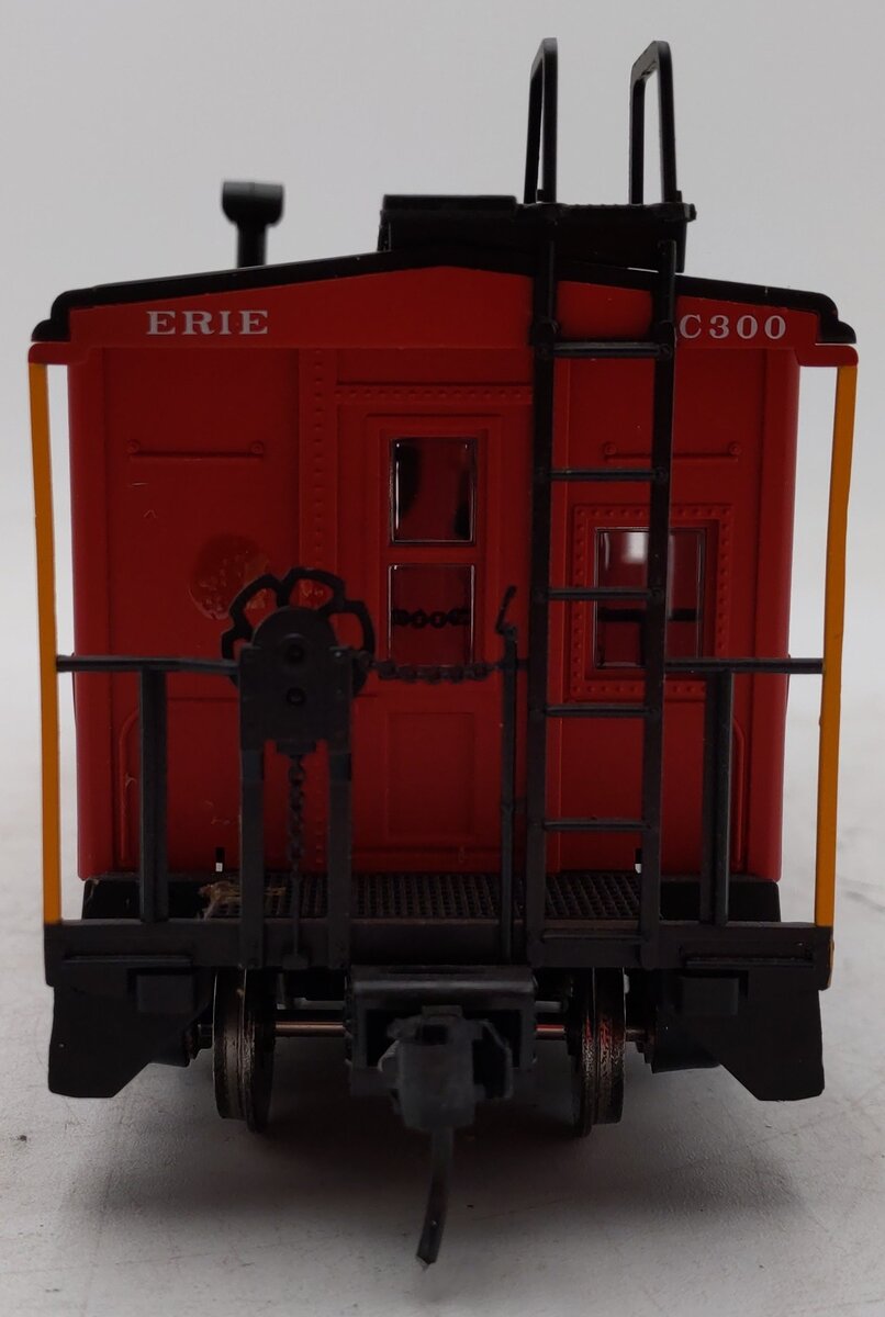 Atlas 0797-1 O Scale 2 Rail Erie Radio Equipped Caboose Car #C300 VG/Box