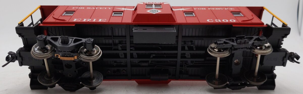 Atlas 0797-1 O Scale 2 Rail Erie Radio Equipped Caboose Car #C300 VG/Box