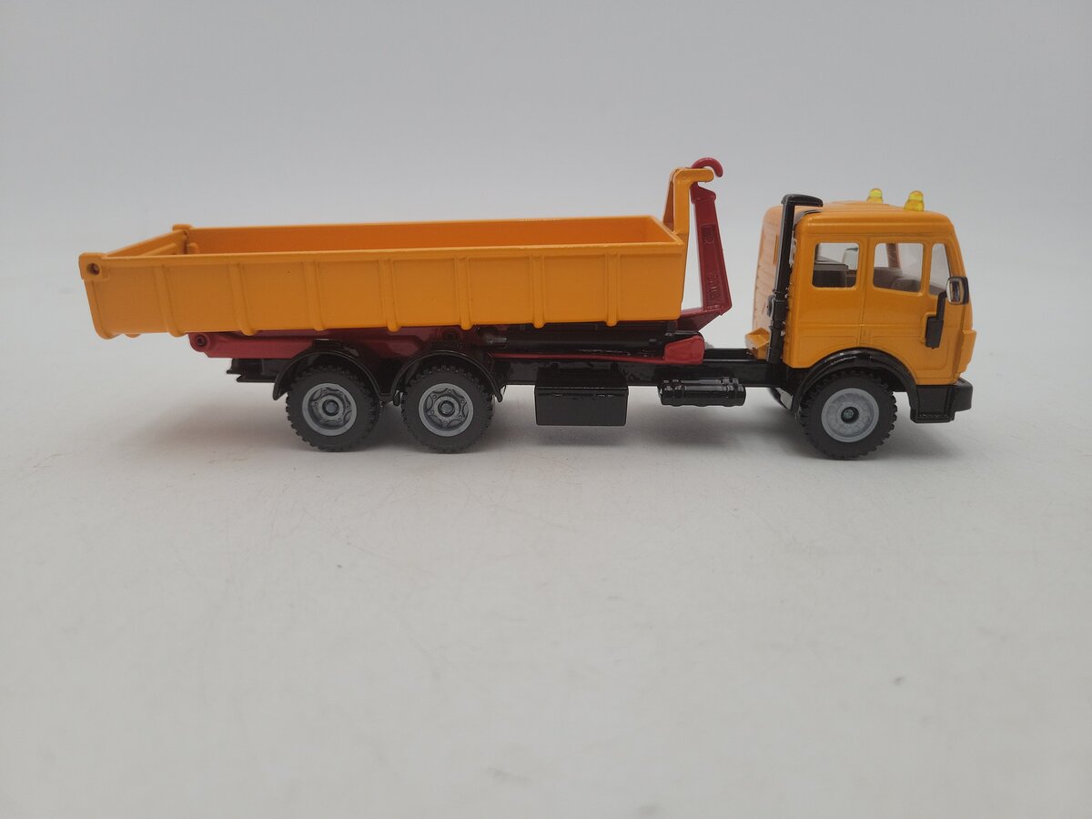 Siku 3125 1:55 Scale Super Serie Yellow Mercedes Roll Off Skip Loader Truck EX/Box