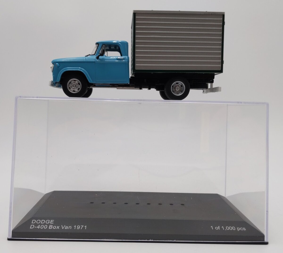 Whitebox GC4542 1/43 Scale Die-Cast 1971 Dodge D-400 Box Van LN