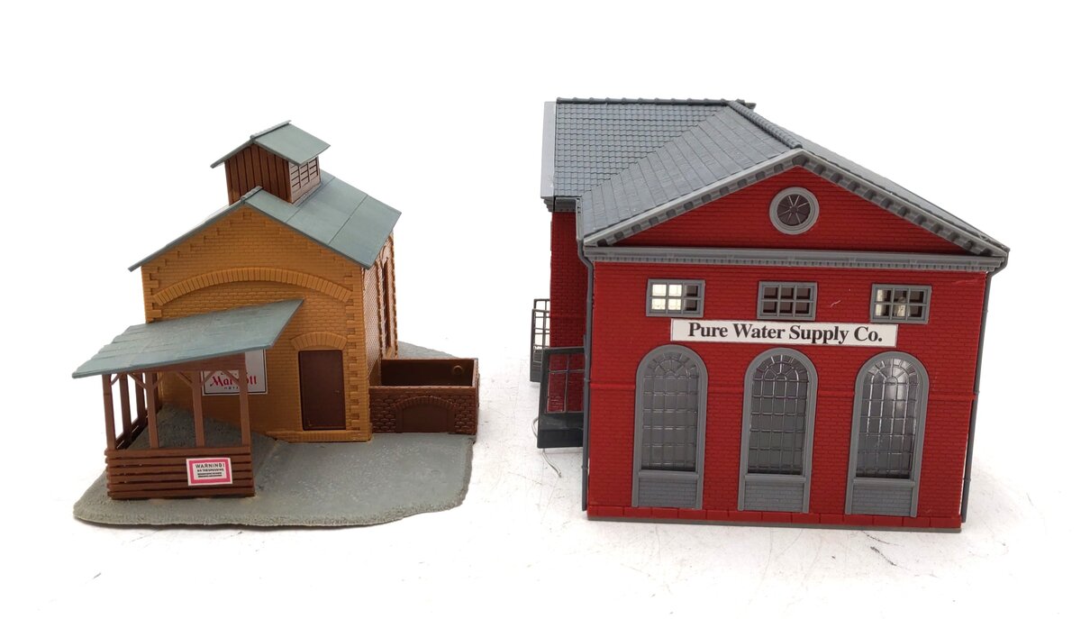 Model Power HO Scale Assembled Buildings: 576, 415 [2] EX