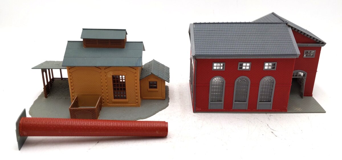 Model Power HO Scale Assembled Buildings: 576, 415 [2] EX