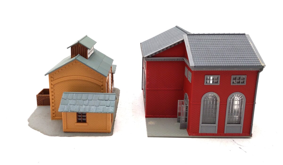 Model Power HO Scale Assembled Buildings: 576, 415 [2] EX