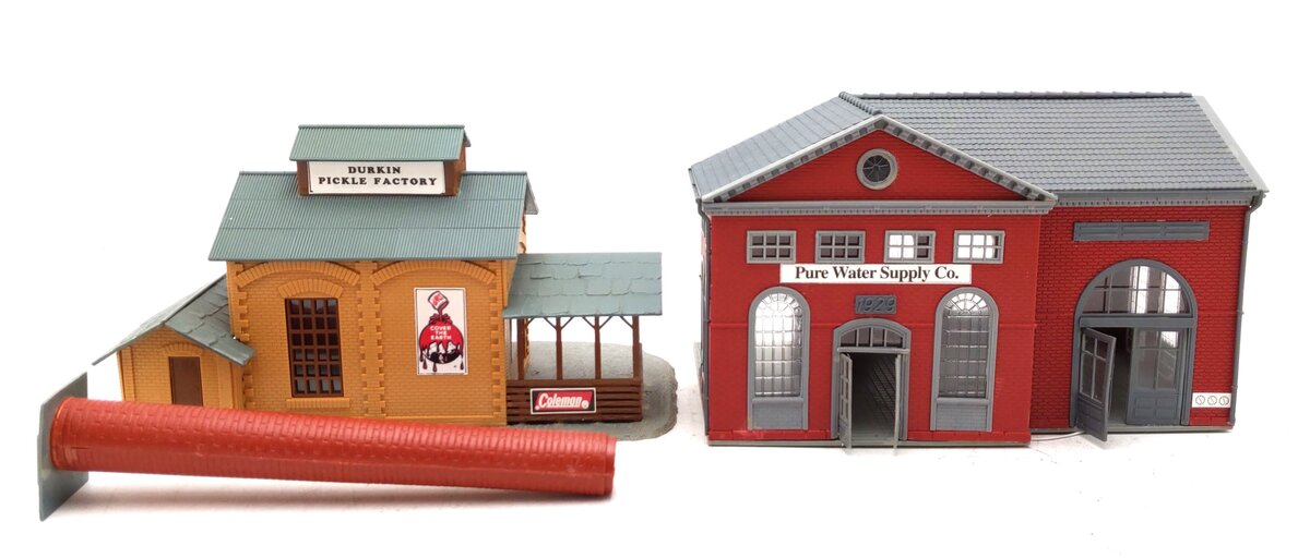 Model Power HO Scale Assembled Buildings: 576, 415 [2] EX