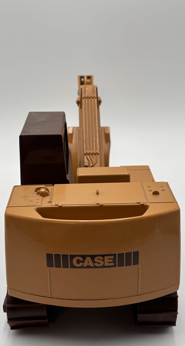 Ertl 637 1:16 Case 688 Excavator EX/Box