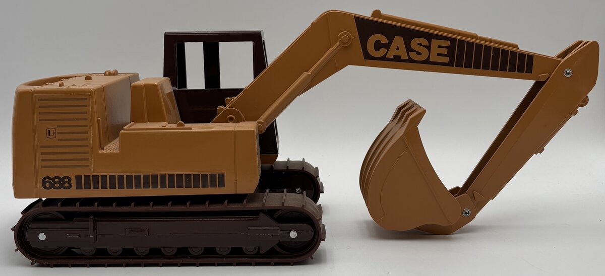 Ertl 637 1:16 Case 688 Excavator EX/Box