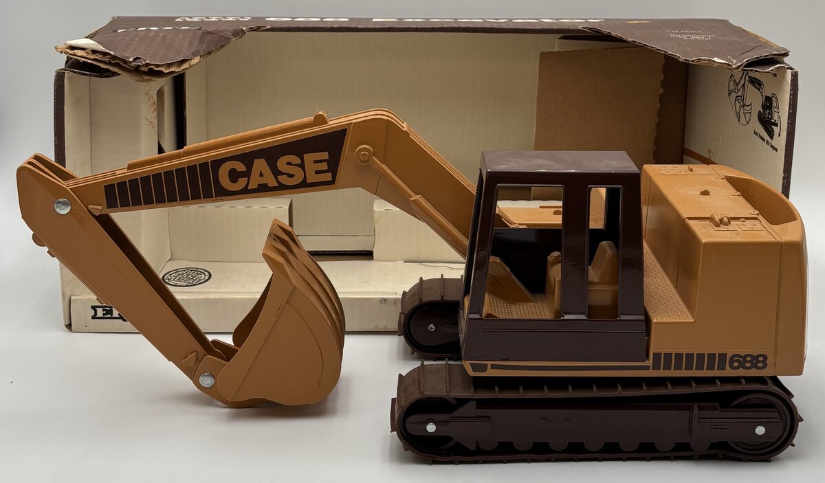 Ertl 637 1:16 Case 688 Excavator EX/Box