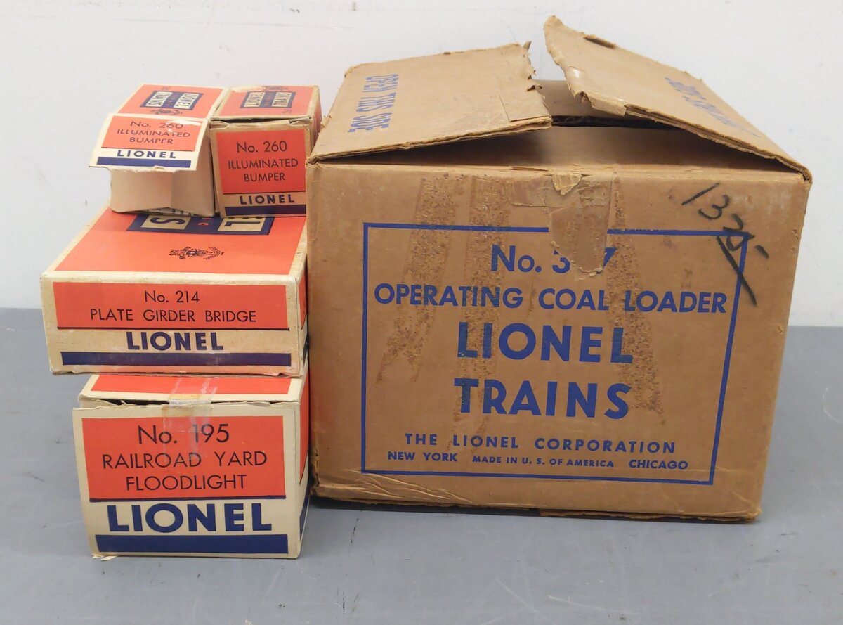 Lionel Vintage O  Coal Loader, Floodlight, & Bumpers: 195, 214, 260, 397 [5] EX/Box