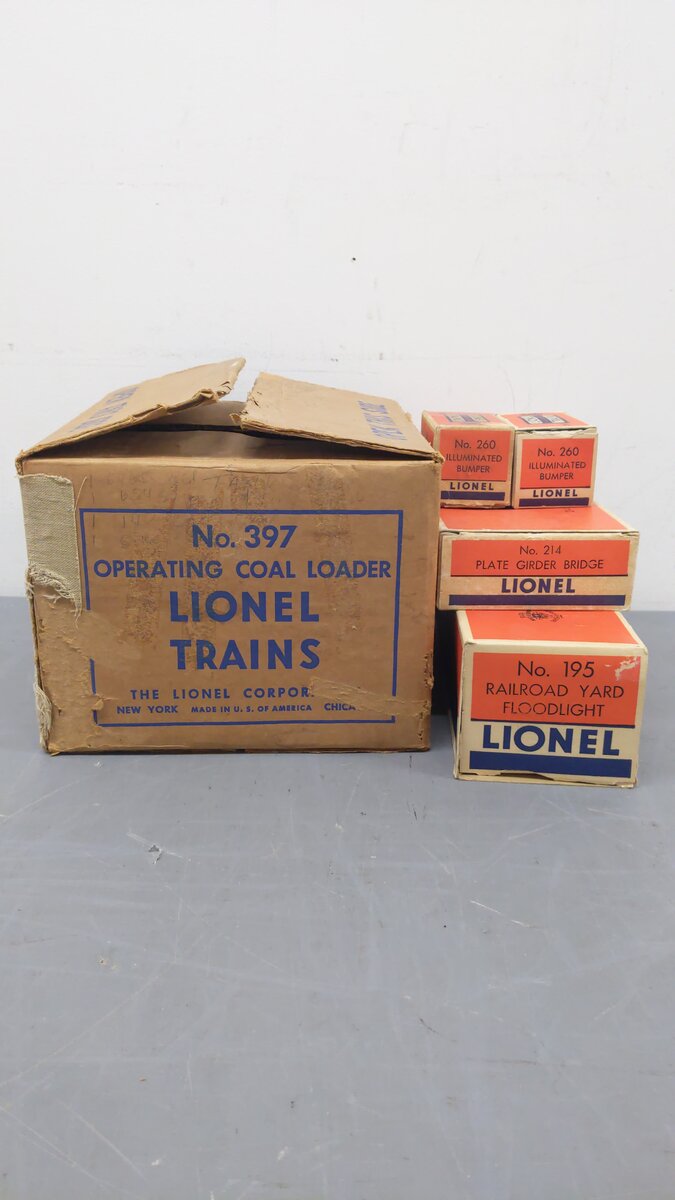 Lionel Vintage O  Coal Loader, Floodlight, & Bumpers: 195, 214, 260, 397 [5] EX/Box