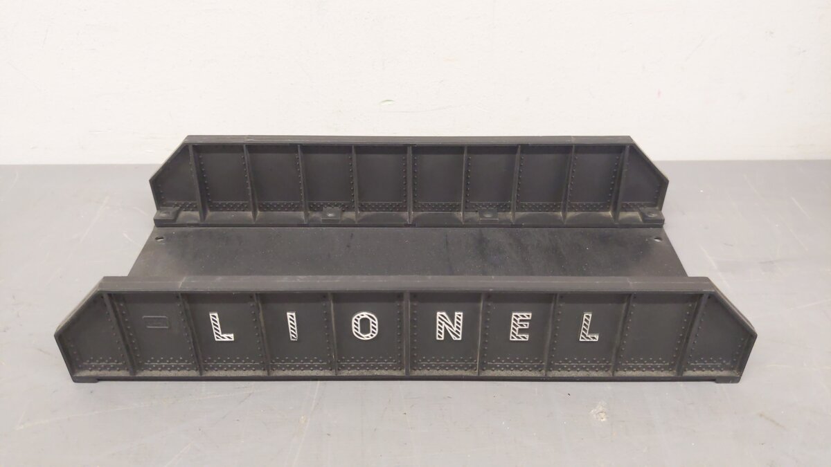 Lionel Vintage O  Coal Loader, Floodlight, & Bumpers: 195, 214, 260, 397 [5] EX/Box