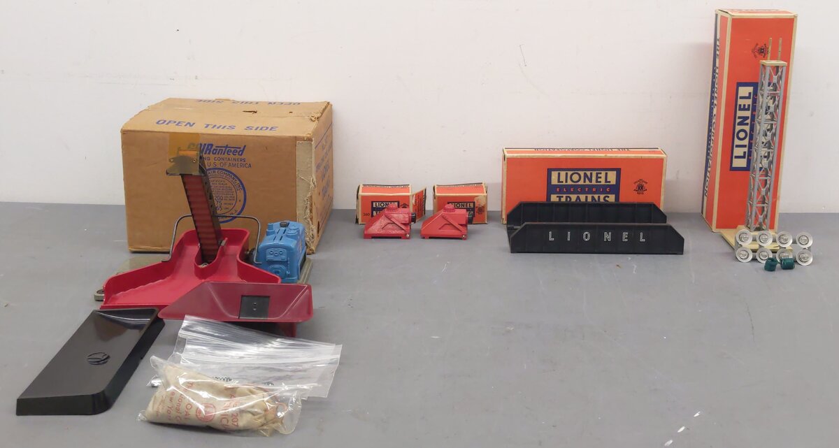 Lionel Vintage O  Coal Loader, Floodlight, & Bumpers: 195, 214, 260, 397 [5] EX/Box
