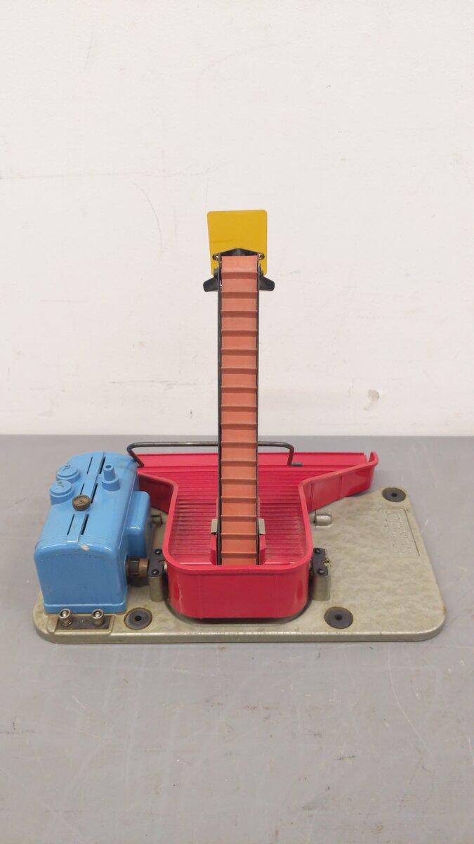 Lionel Vintage O  Coal Loader, Floodlight, & Bumpers: 195, 214, 260, 397 [5] EX/Box