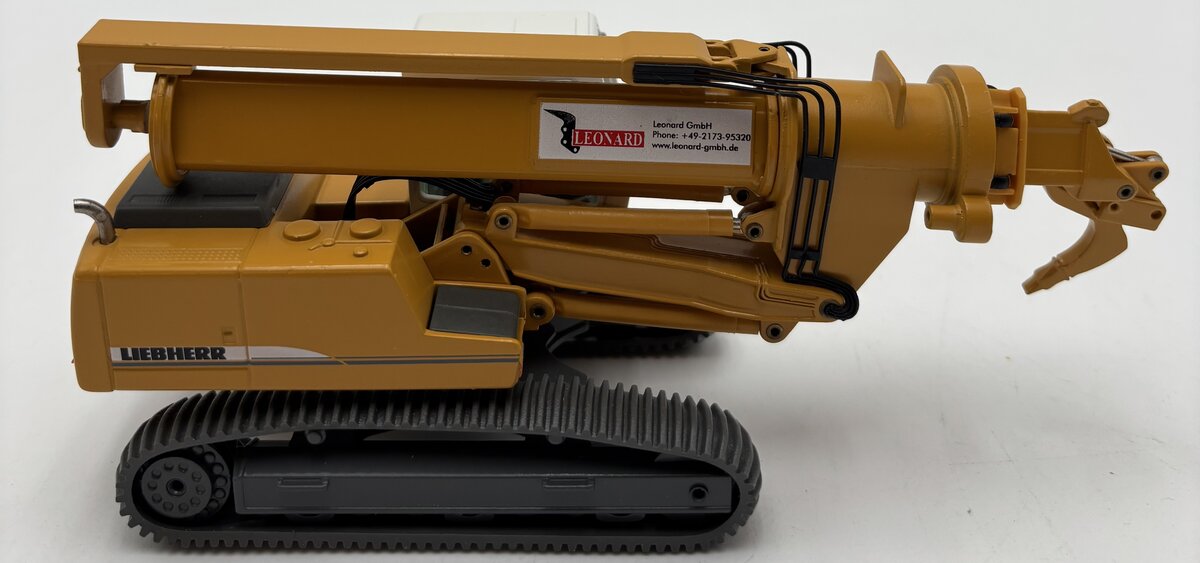 Conrad 2909/0 1:50 K8000 Leonard Hydraulic Track Excavator #924 LN/Box