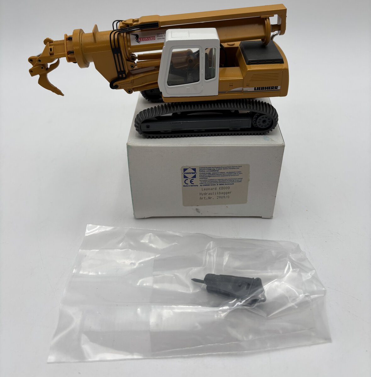 Conrad 2909/0 1:50 K8000 Leonard Hydraulic Track Excavator #924 LN/Box