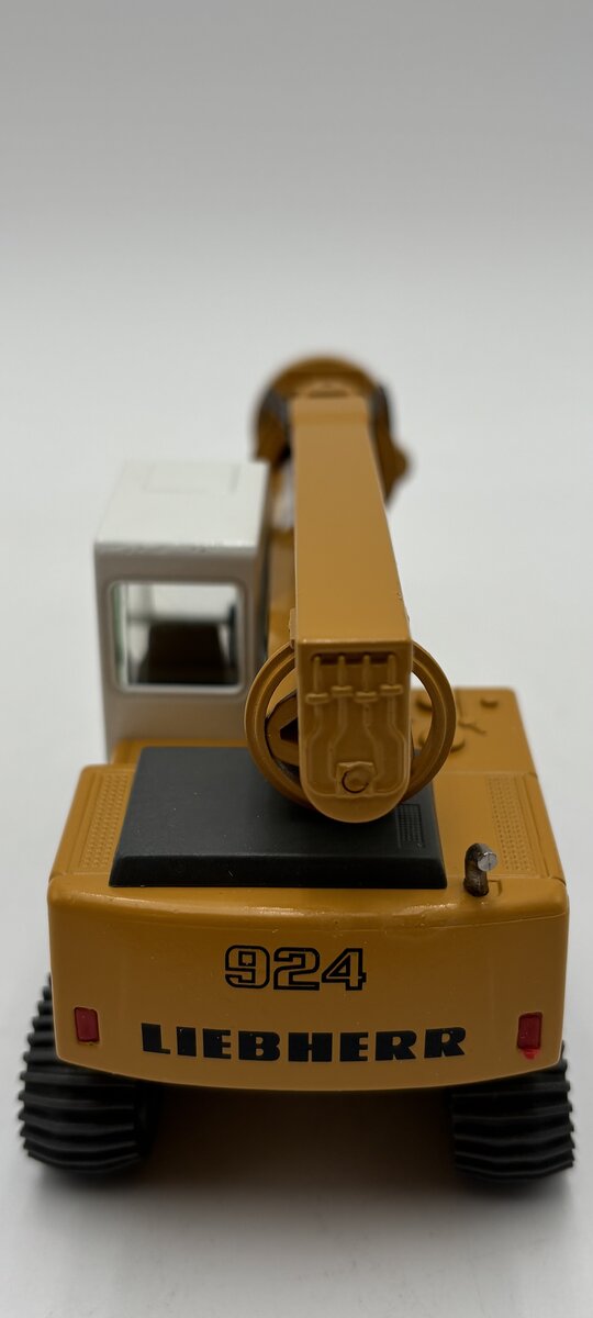 Conrad 2909/0 1:50 K8000 Leonard Hydraulic Track Excavator #924 LN/Box