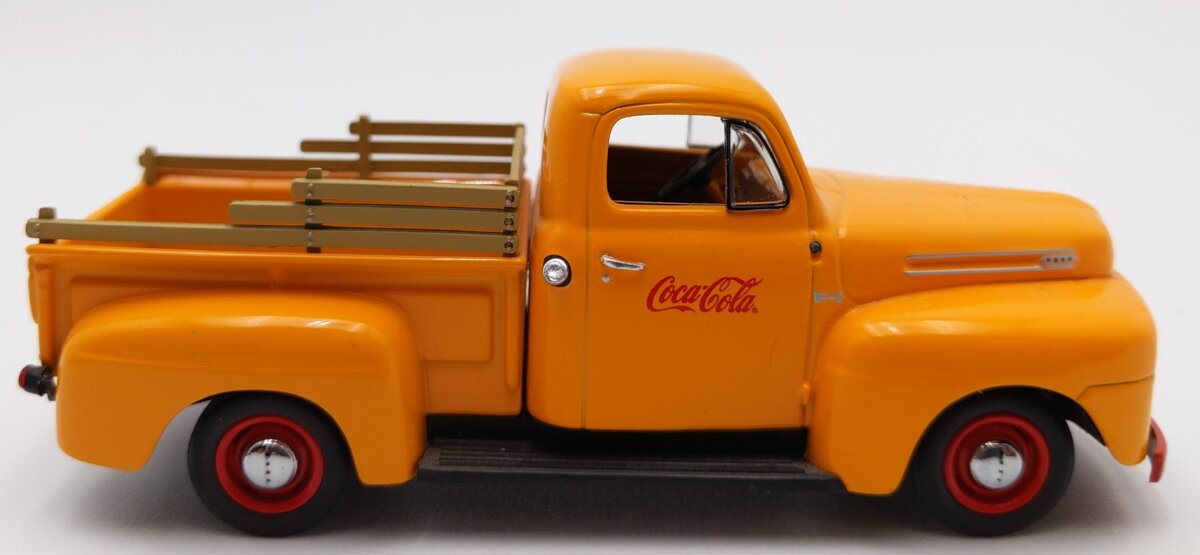 Minichamps 400082062 1/43 Scale Die-Cast Ford F-1 Pickup Coca Cola EX