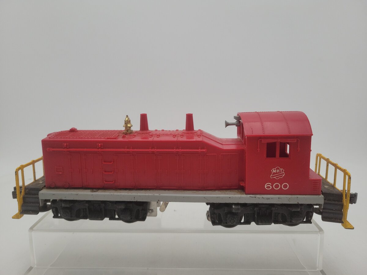 Lionel 600 Vintage O MKT NW-2 Diesel Locomotive w/Yellow Handrails