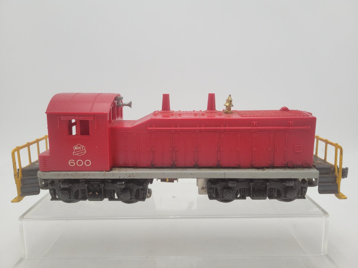 Lionel 600 Vintage O MKT NW-2 Diesel Locomotive w/Yellow Handrails