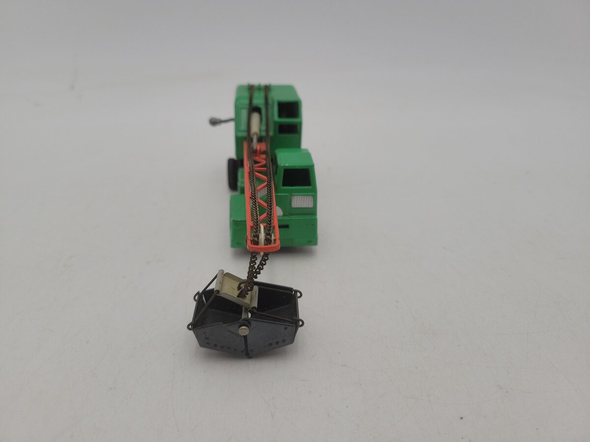 Gama 922 1:50 Scale Green/Orange Clam Bucket Crane Truck W/Moving Arm Die Cast VG