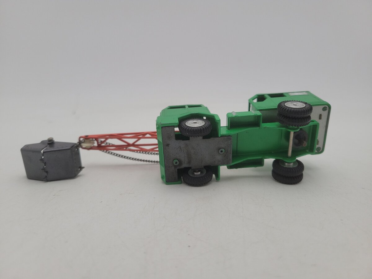 Gama 922 1:50 Scale Green/Orange Clam Bucket Crane Truck W/Moving Arm Die Cast VG