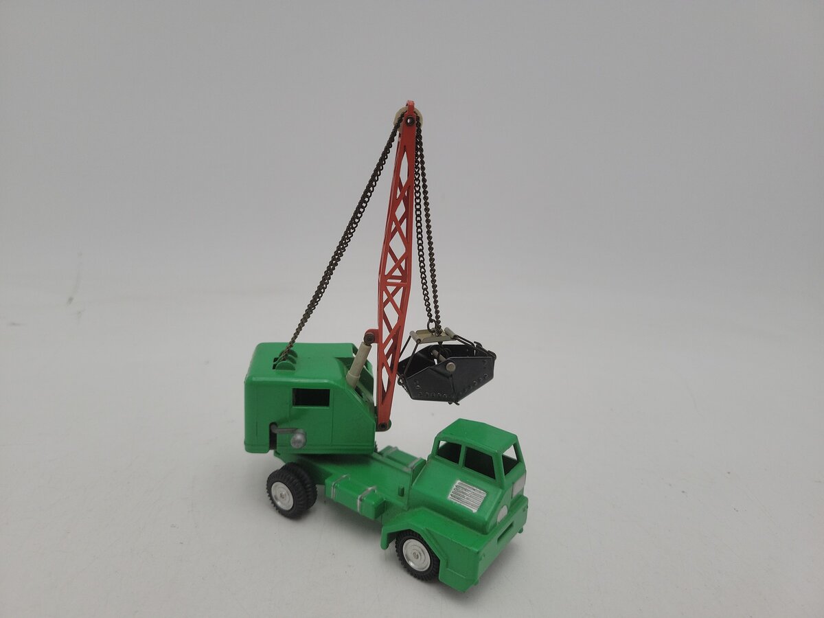 Gama 922 1:50 Scale Green/Orange Clam Bucket Crane Truck W/Moving Arm Die Cast VG