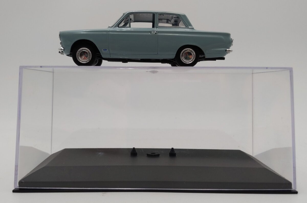 Minichamps 940082000 1:43 Scale Die-Cast 1963 Ford Cortina Mk I EX