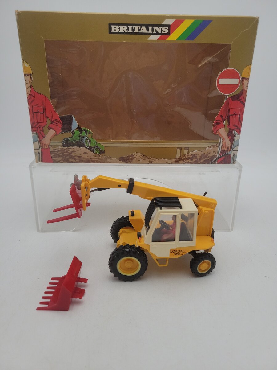 W. Britain 9918 1:32 Scale Yellow Loadall JCB Digger with Driver and Accessories EX/Box