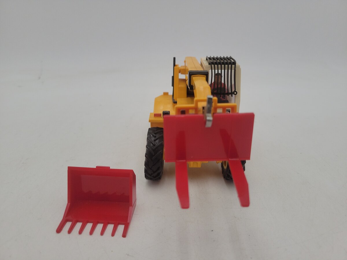 W. Britain 9918 1:32 Scale Yellow Loadall JCB Digger with Driver and Accessories EX/Box