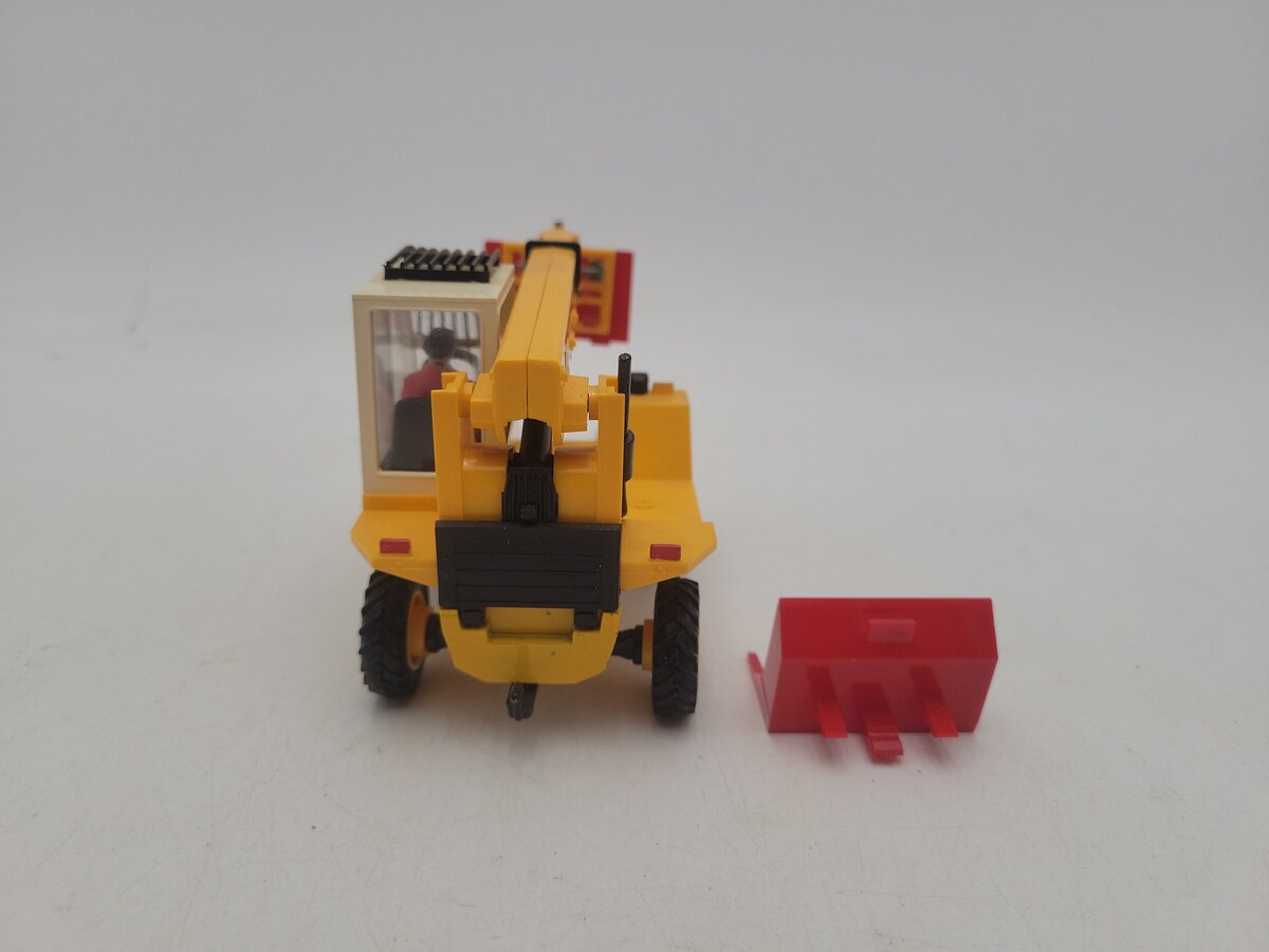 W. Britain 9918 1:32 Scale Yellow Loadall JCB Digger with Driver and Accessories EX/Box