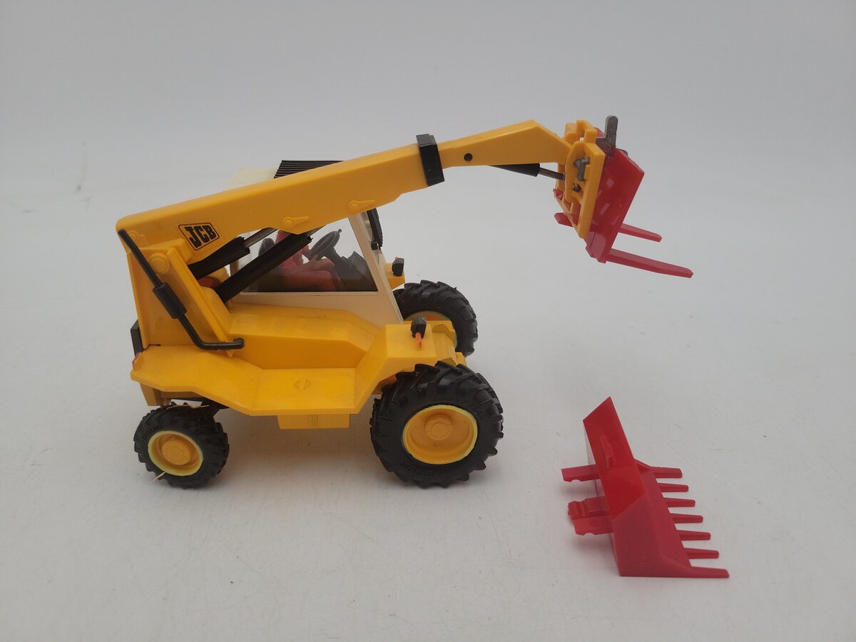 W. Britain 9918 1:32 Scale Yellow Loadall JCB Digger with Driver and Accessories EX/Box