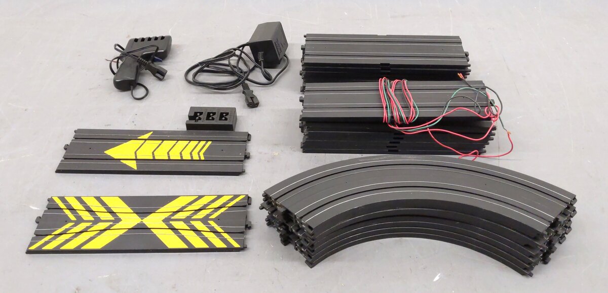 Life Like HO Slot Car Assorted Curved & Straight Track [26] EX