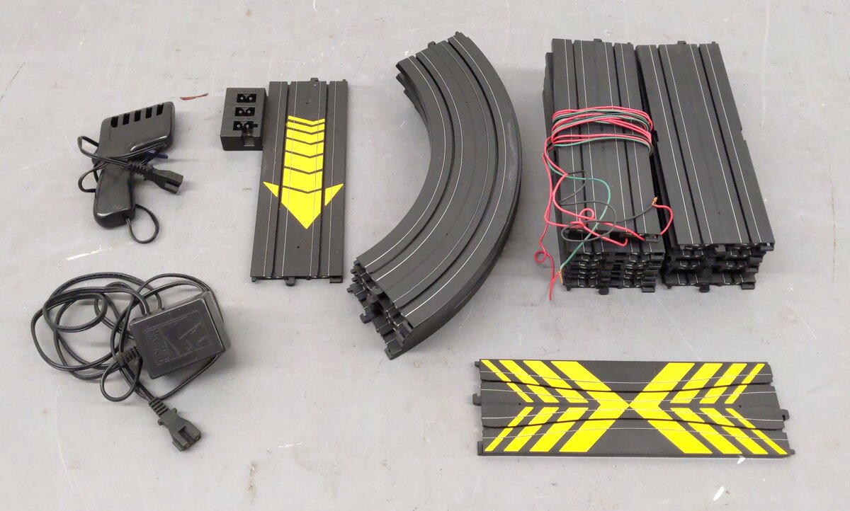 Life Like HO Slot Car Assorted Curved & Straight Track [26] EX