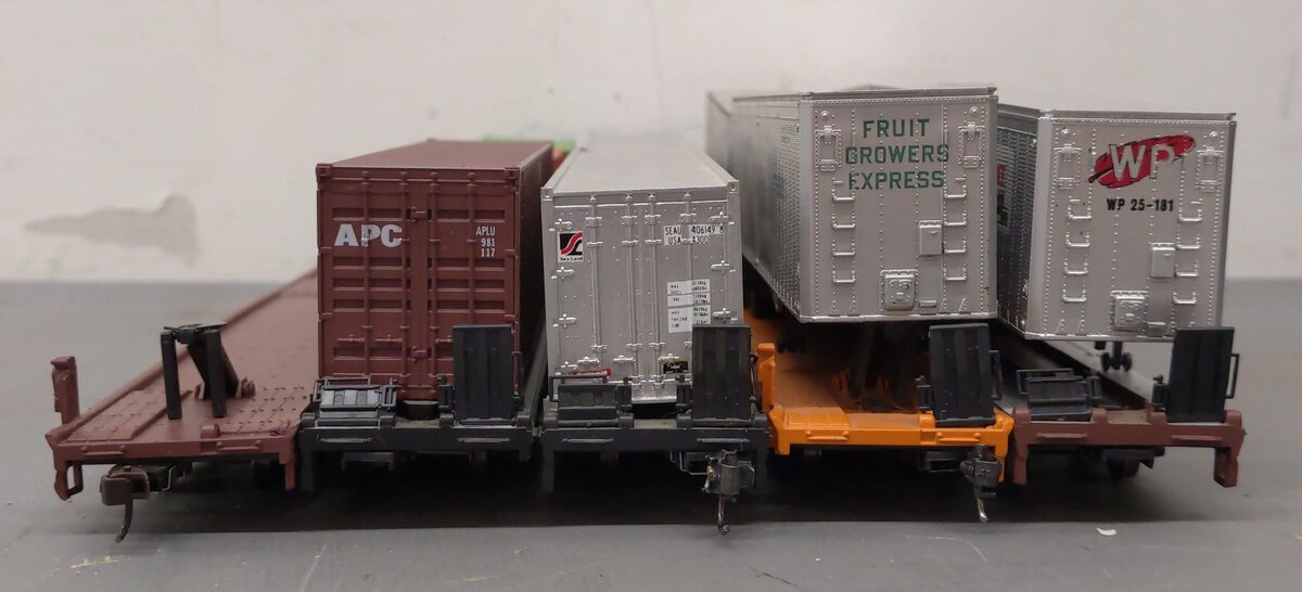 HO Scale Trailer Flatcars with Trailers & Containers [5] VG