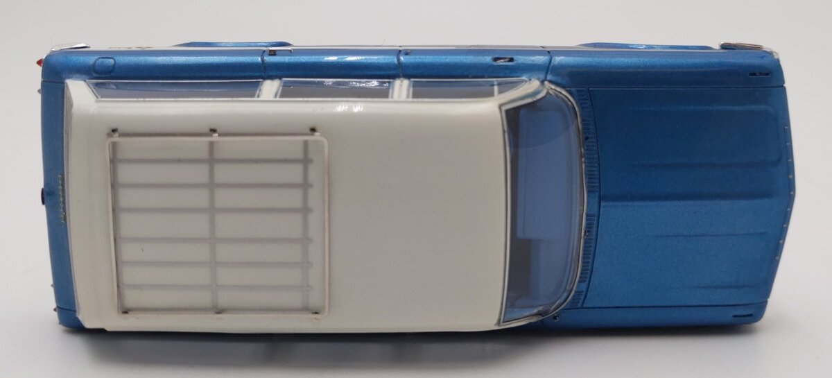 NEO 46966 1:43 Scale Die-Cast 1961 Chevrolet Nomad Station Wagon EX