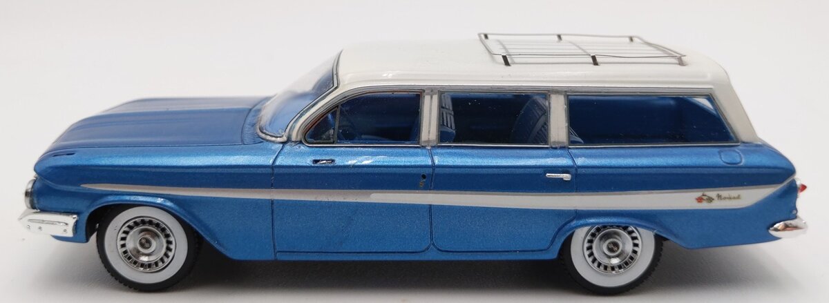 NEO 46966 1:43 Scale Die-Cast 1961 Chevrolet Nomad Station Wagon EX